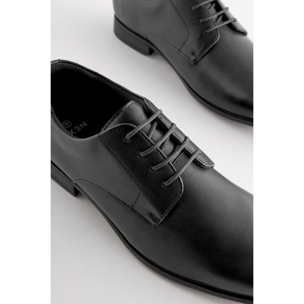 Chaussures derby fines à bout carré noir, NEXT