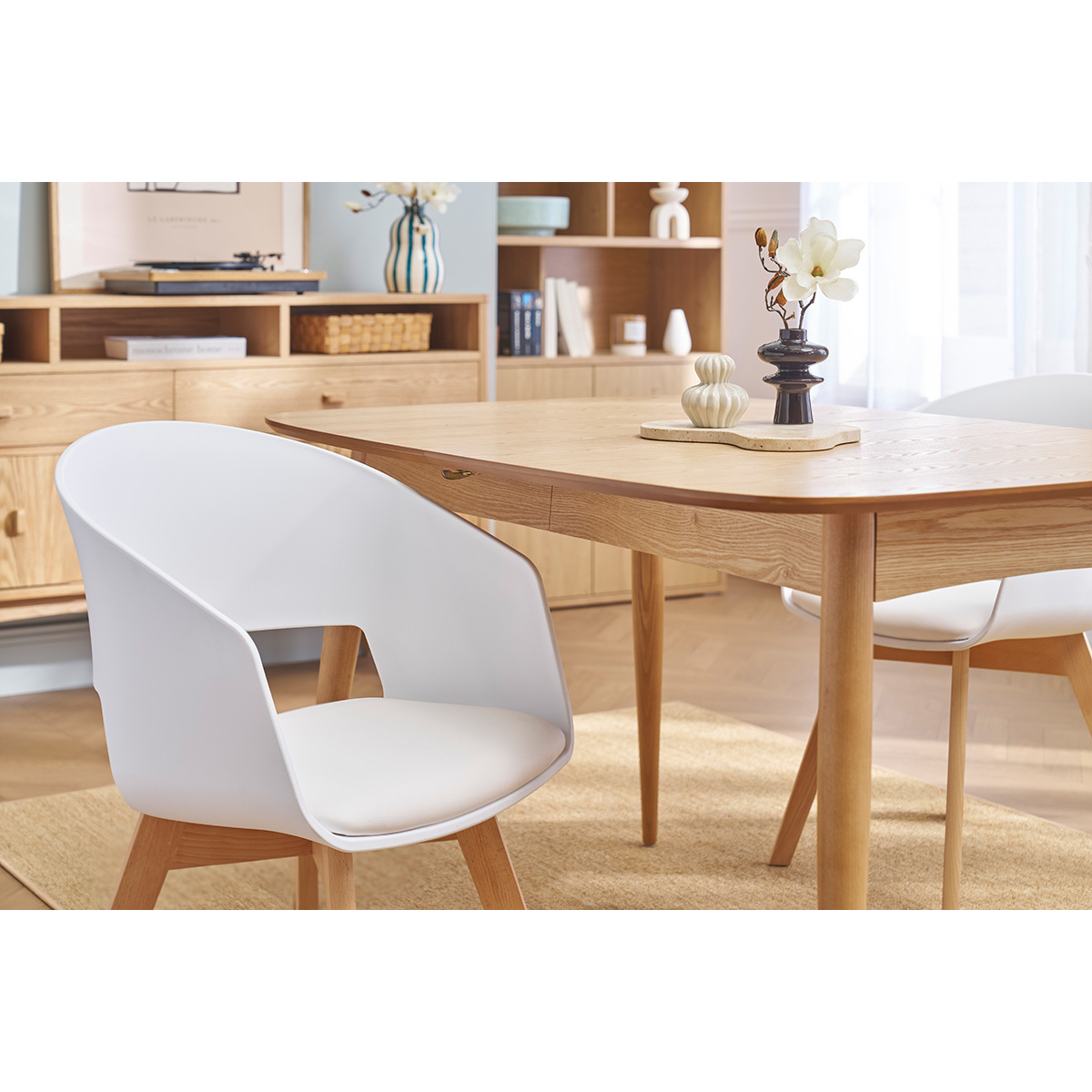 Chaise scandinave pieds bois clair PRISMA blanc, MILIBOO