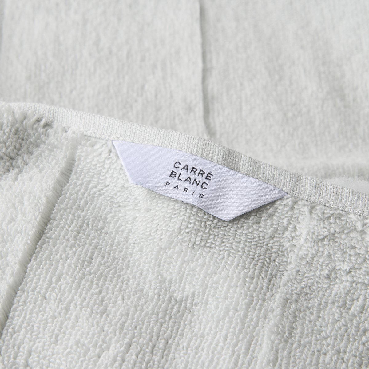 Drap de bain VUELO gris perle, CARRE BLANC