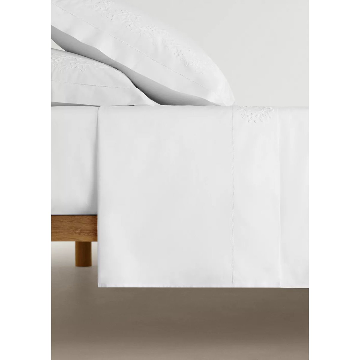 Drap plat percale de coton broderie fleur lit 135/140 cm blanc, MANGO HOME