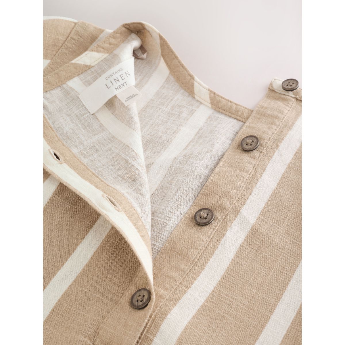 Robe t-shirt courte en lin à dos boutonné marron/rayures blanches, NEXT