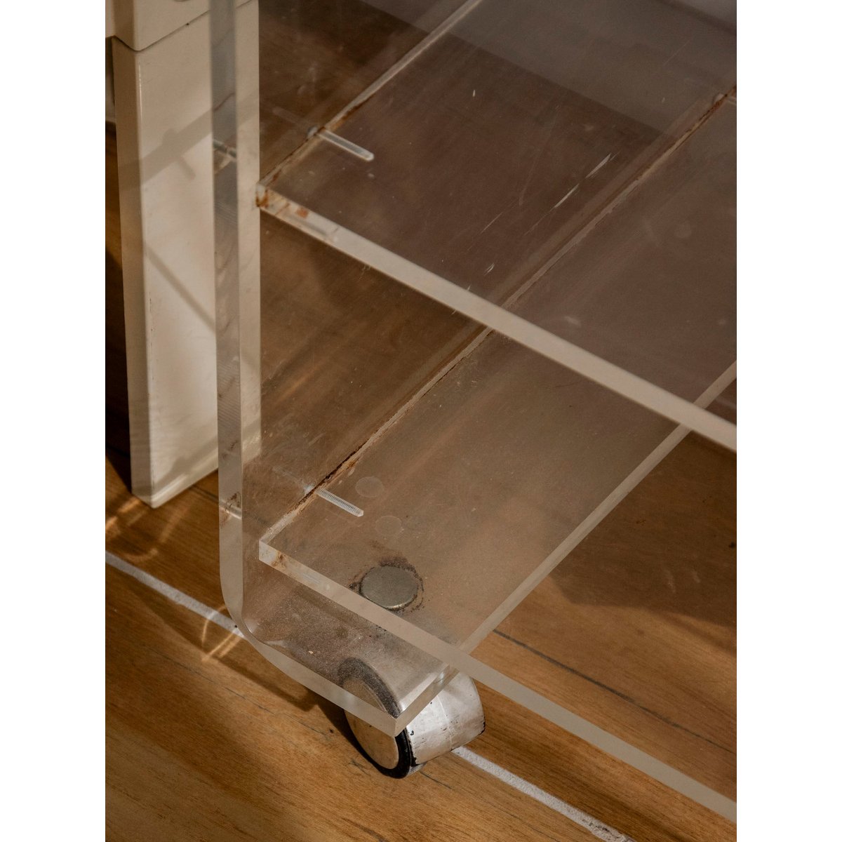 Desserte en plexiglass à roulettes Anouk N°393 - Bon état transparent, DEBONGOUT