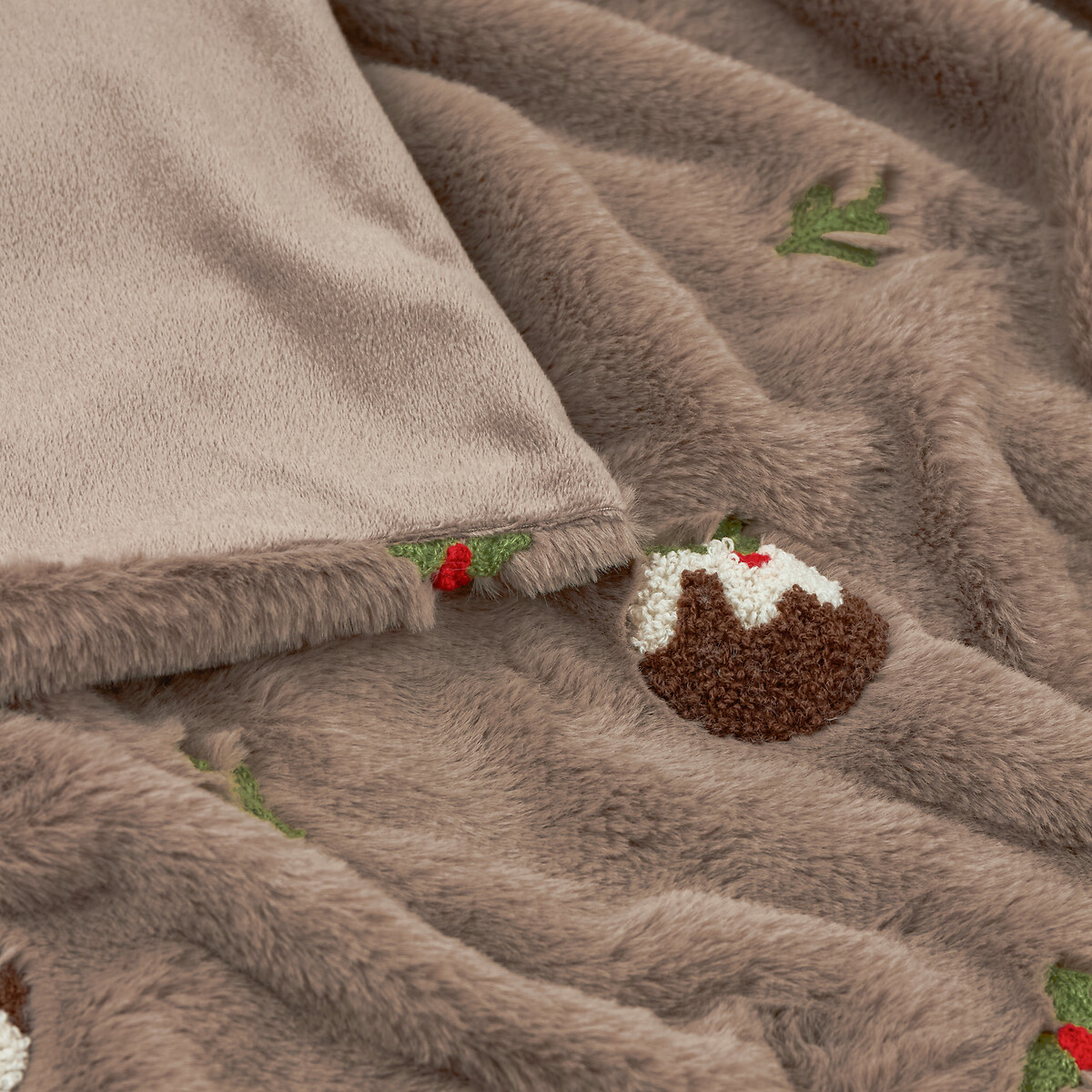 Festive Puddings Faux Fur Throw mocha, FURN.