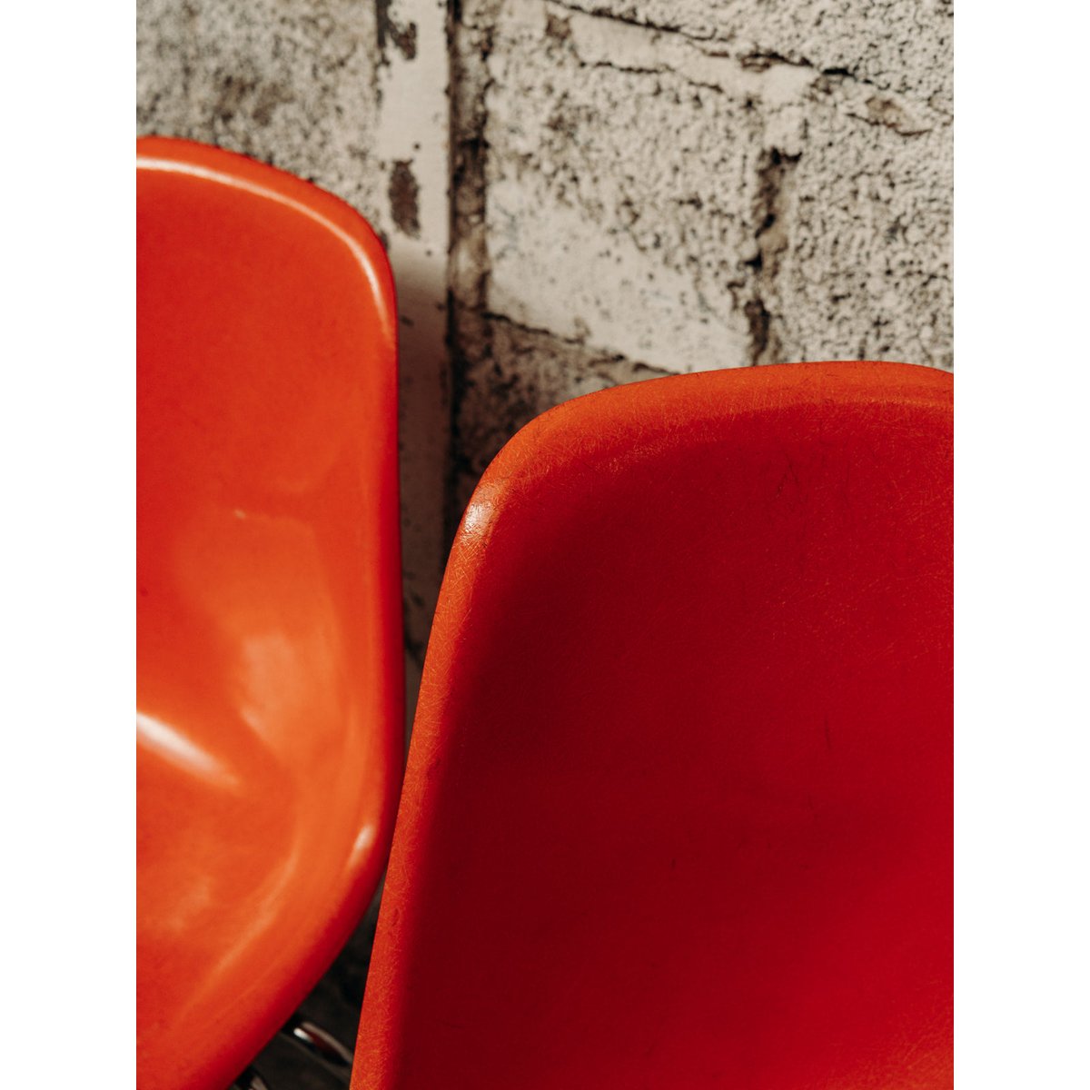 Chaise en métal Diana N°274 - Bon état orange, DEBONGOUT
