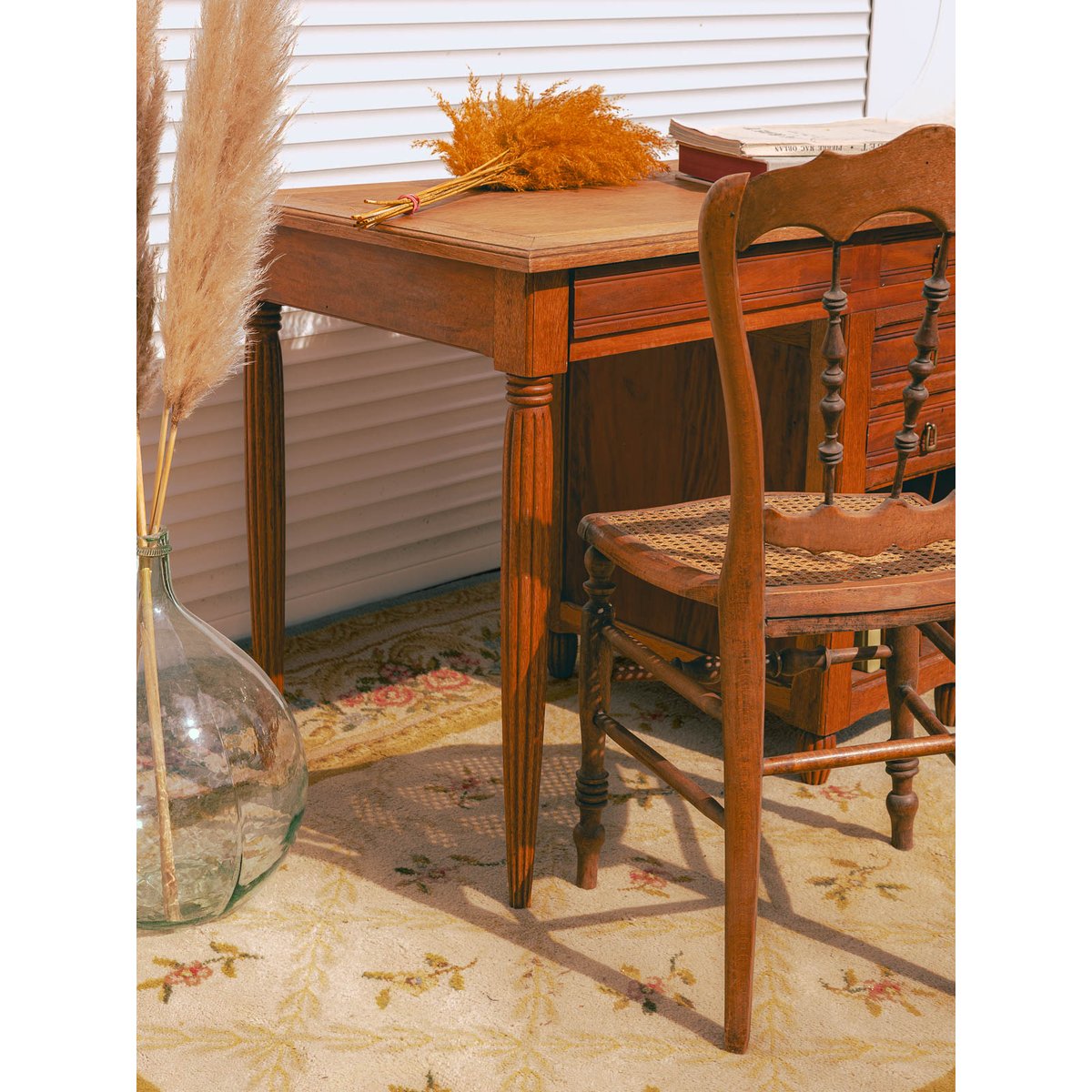 Bureau en bois clair Edouard N°1057 - Bon état bois clair, DEBONGOUT