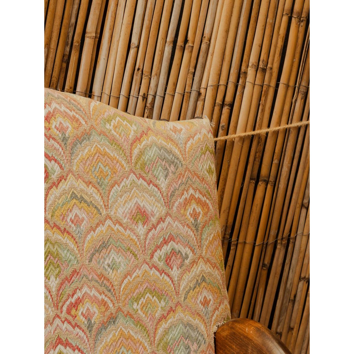 Banquette en bois et tissu à motifs Martine N°154 - Bon état bois foncé, DEBONGOUT