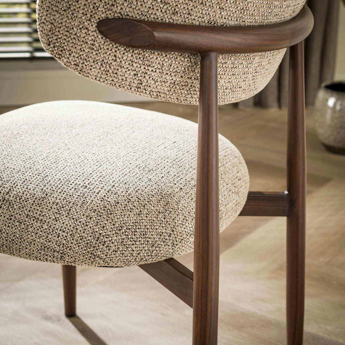 Lot de 2 chaises en tissu pieds effet chêne COLISEE beige chiné, PIER IMPORT