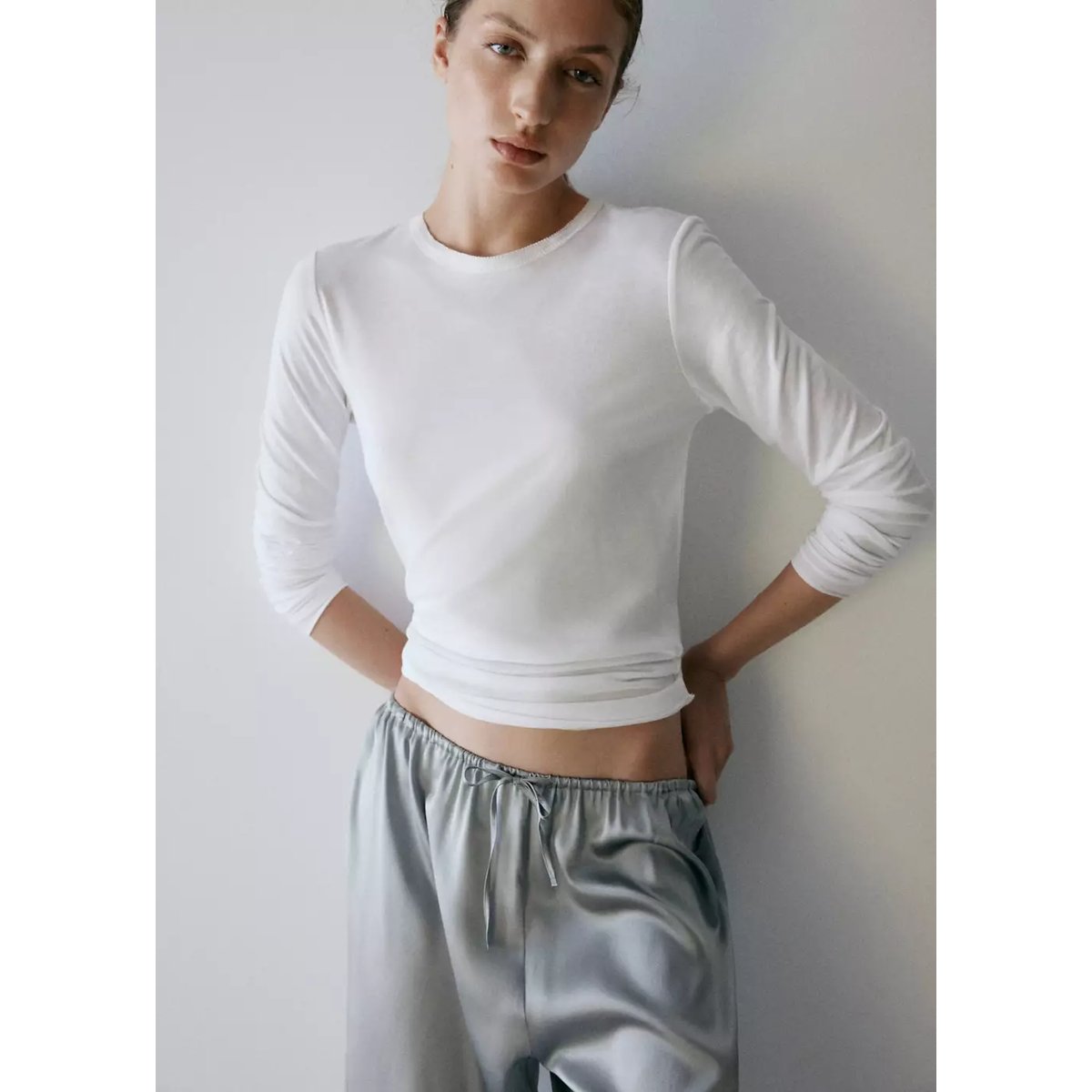 Pantalon droit en soie argent, MANGO