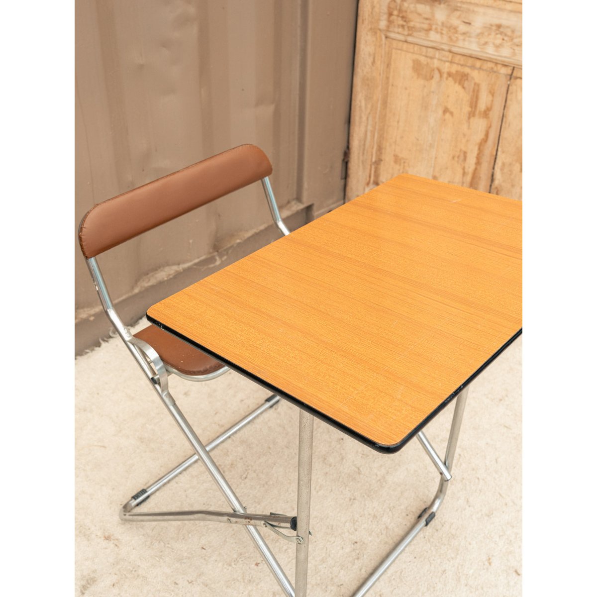 Bureau et chaise pour enfant chromé Yvan N°576 - Bon état bois foncé, DEBONGOUT