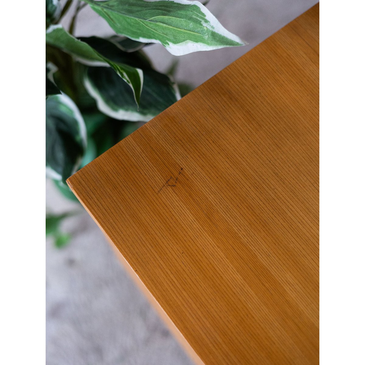 Paire de tables de chevet vintage Maïa N°1606 - Bon état bois clair, DEBONGOUT