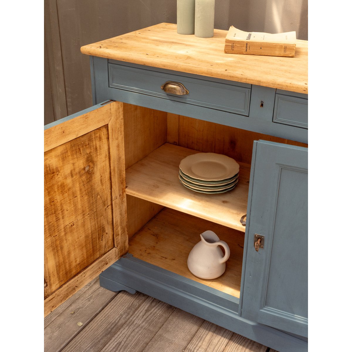 Buffet en bois bleu Gilbert N°1729 - Bon état bois clair, DEBONGOUT
