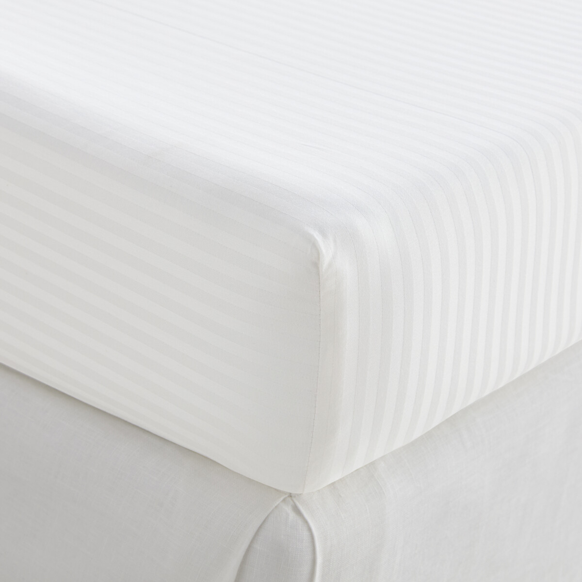 Drap-housse en satin de coton, 153 fils, bonnet 30 cm, Opale rayé blanc, LA REDOUTE INTERIEURS