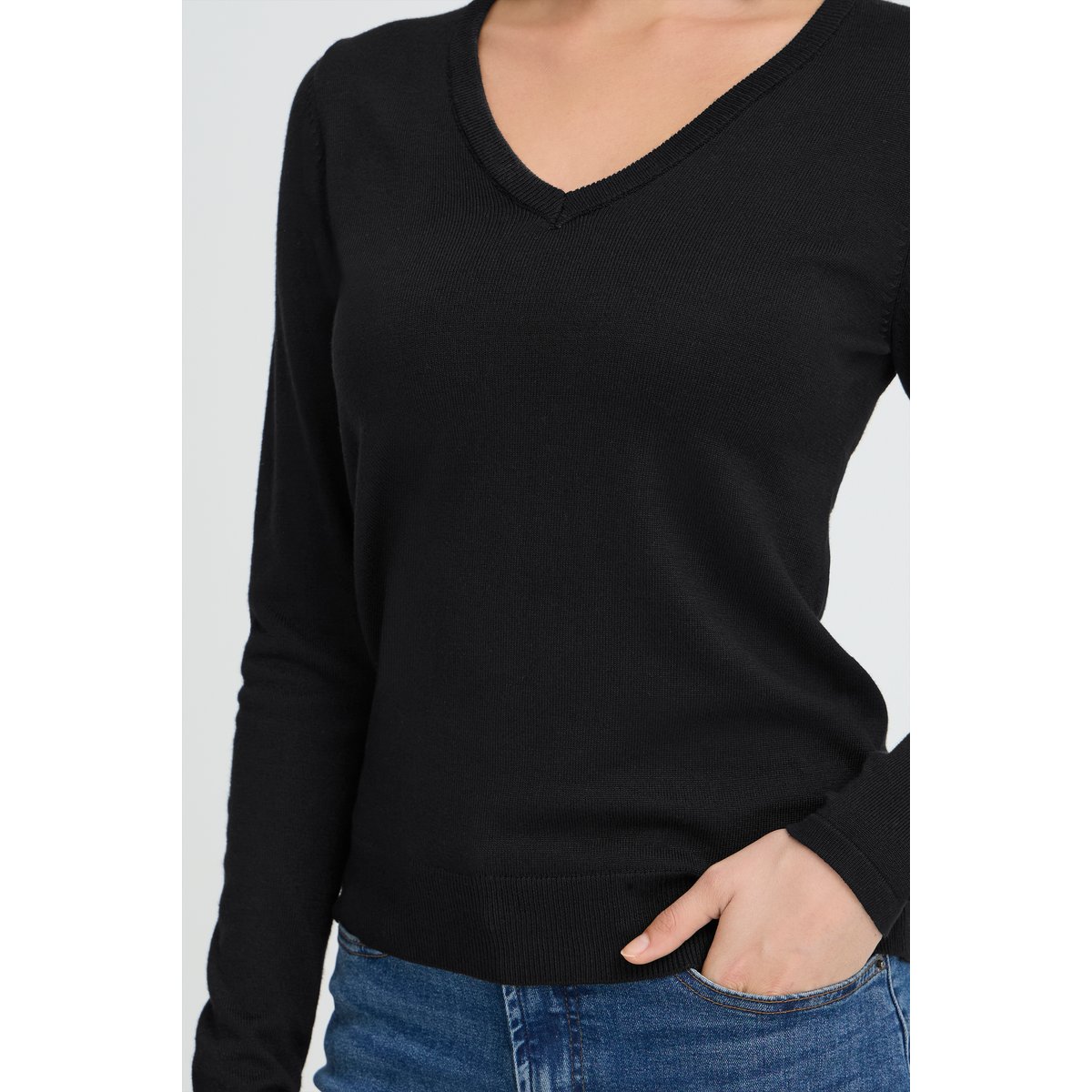 Pull en maille manches longues, col V, coupe droite noir black, ICHI