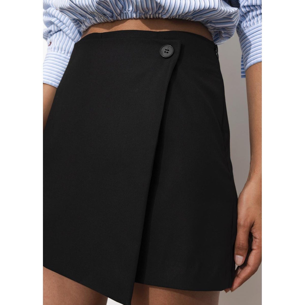 Mini-jupe short noir, PROMOD