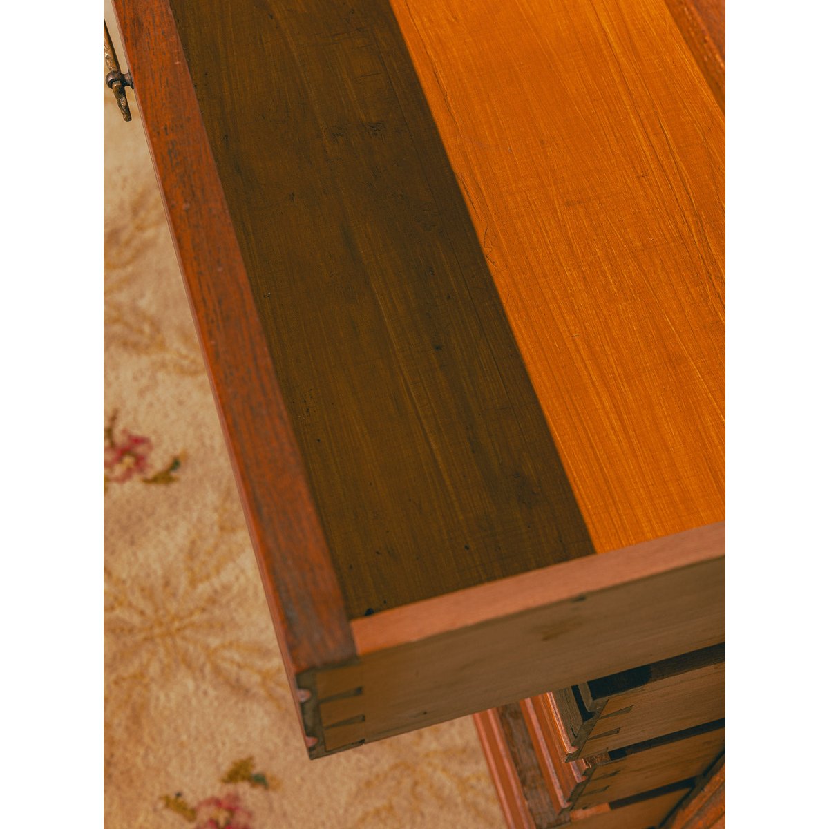 Commode aux jolies poignées Garance N°726 - Bon état marron, DEBONGOUT