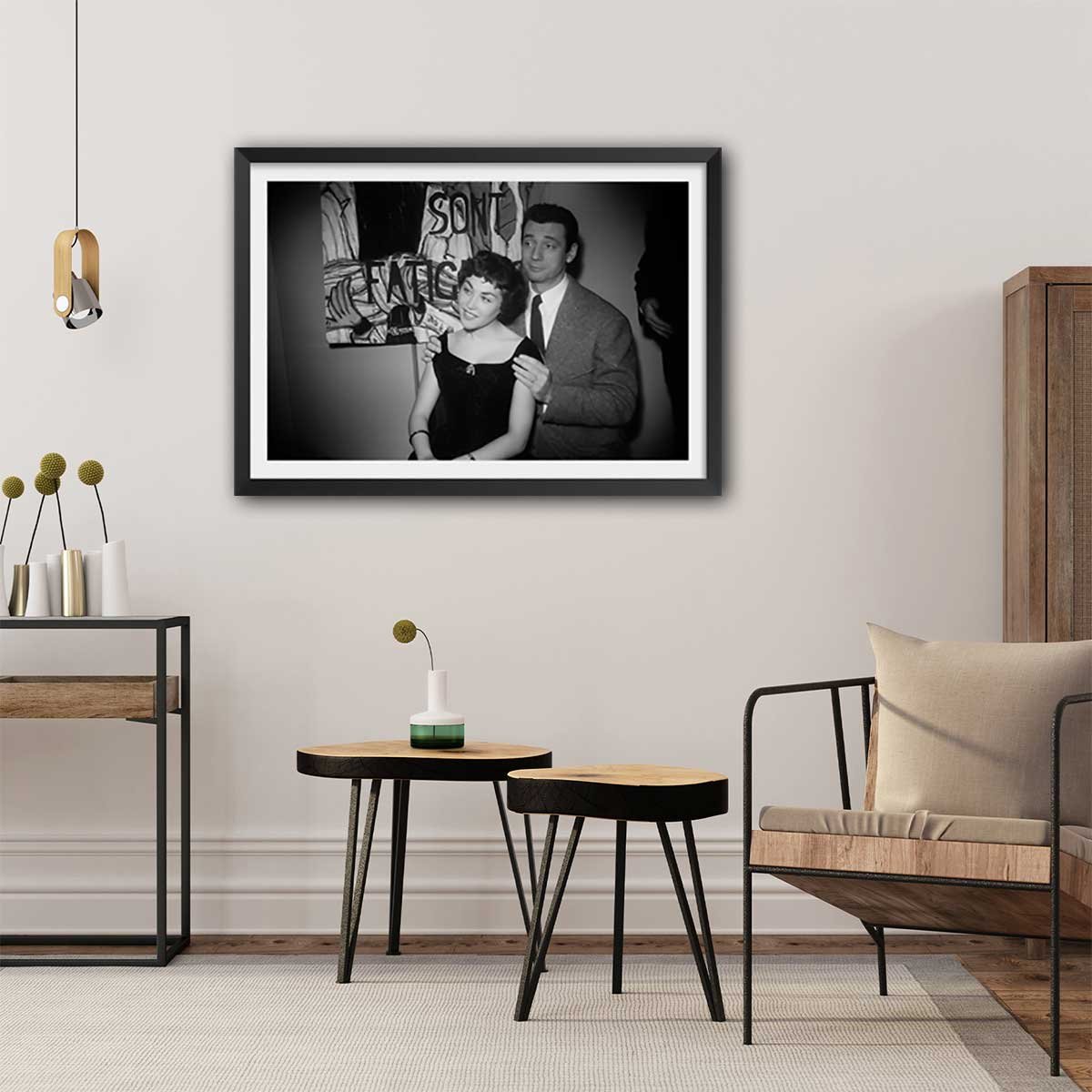 Affiche photo d'acteurs - Yves Montand et Elisabeth Manet , 1955 affiche + cadre en bois - noir, HEXOA