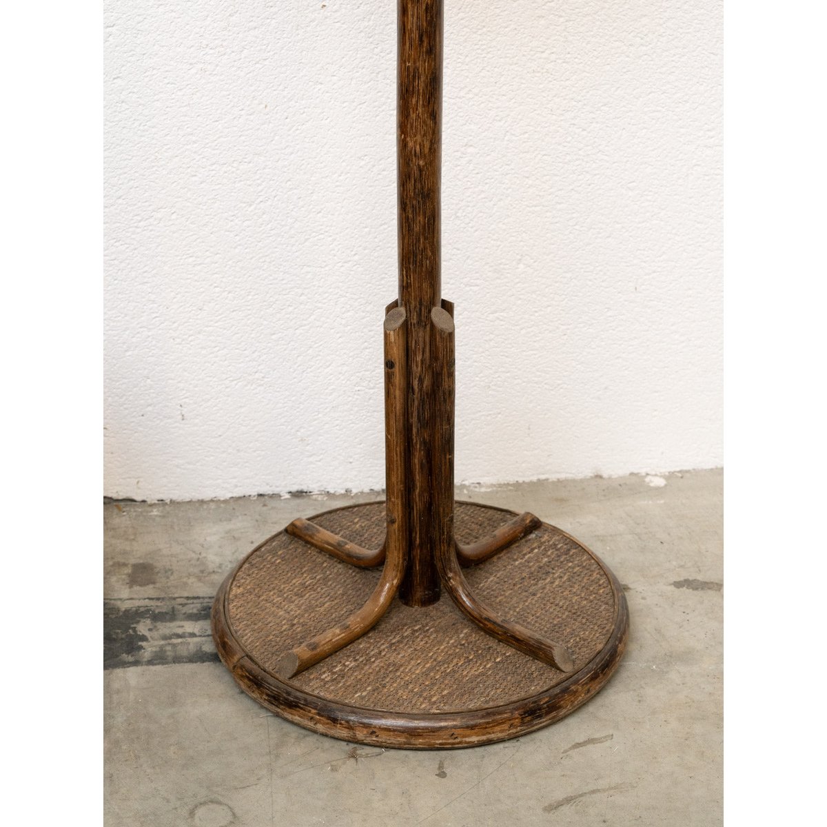 Porte-manteau en bois et cuir Max N°506 - Bon état bois foncé, DEBONGOUT