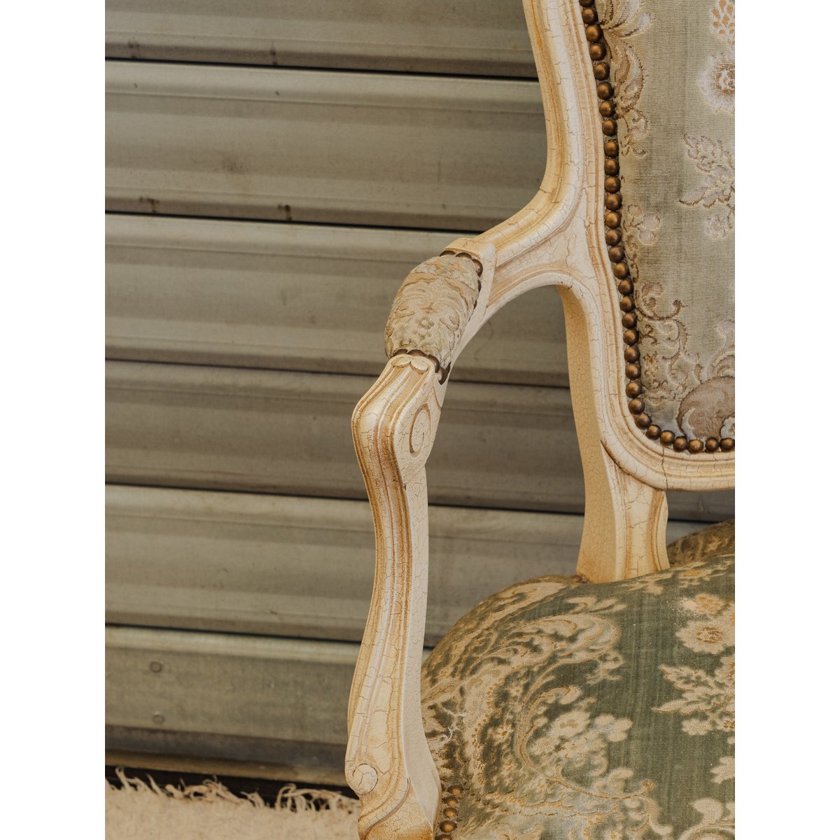 Paire de fauteuils en bois et tissu Ernest N°1617 - Bon état beige, DEBONGOUT