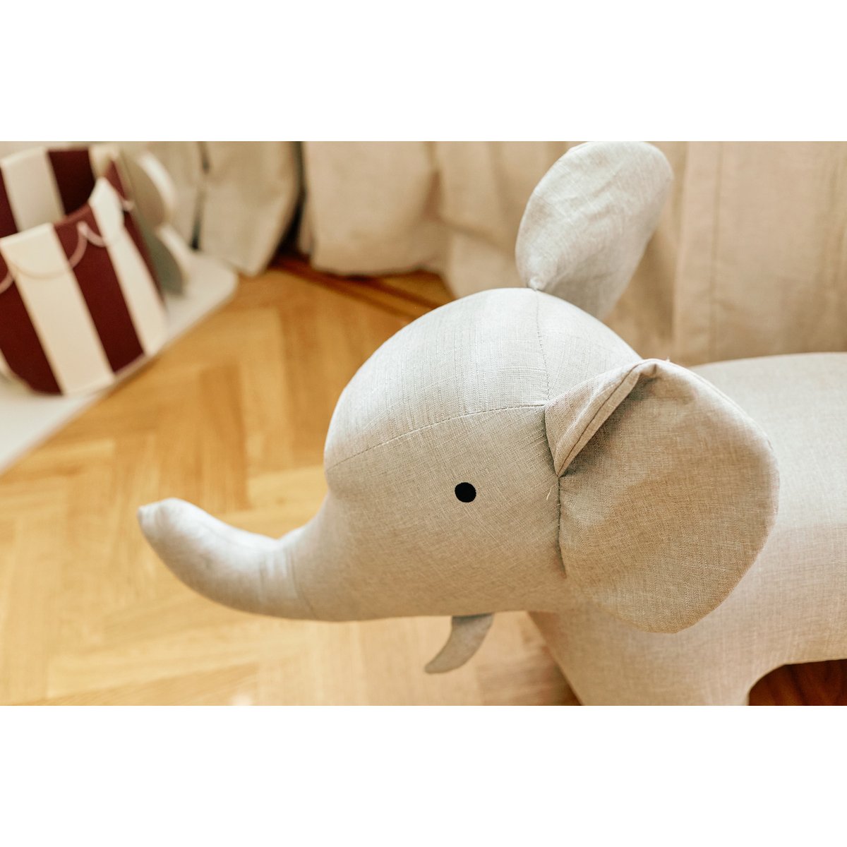 Jouet éléphant debout gris, CHILDHOME