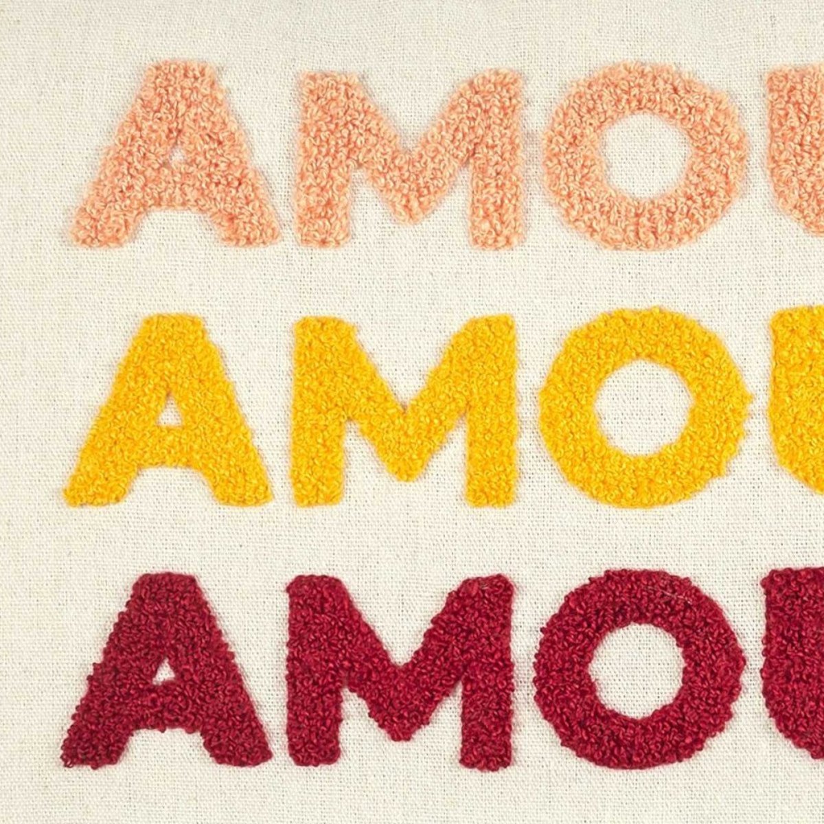 Coussin avec bouclette 30x50 AMOUR multicolore, DECORATIE