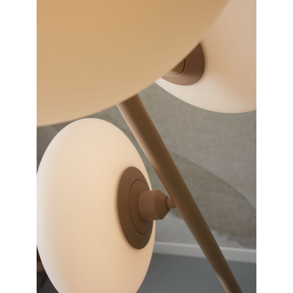 Lampadaire Verre SAPPORO marron clair, IT'S ABOUT ROMI