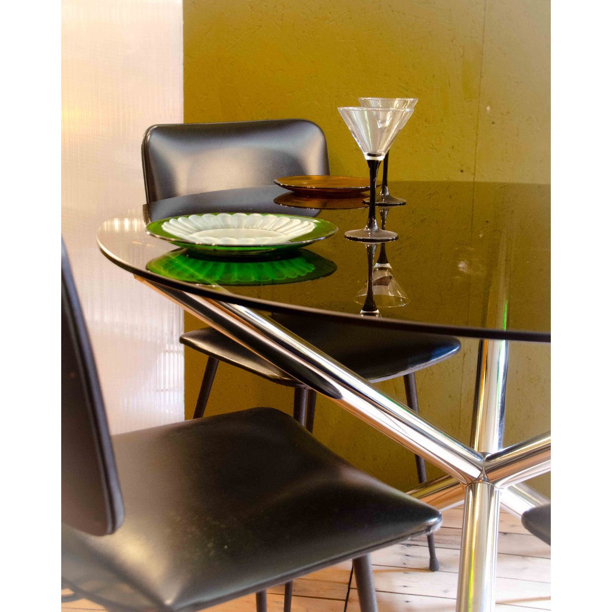 Table à manger en chrome et vert fumé Karla N°1255 - Bon état fumé, DEBONGOUT