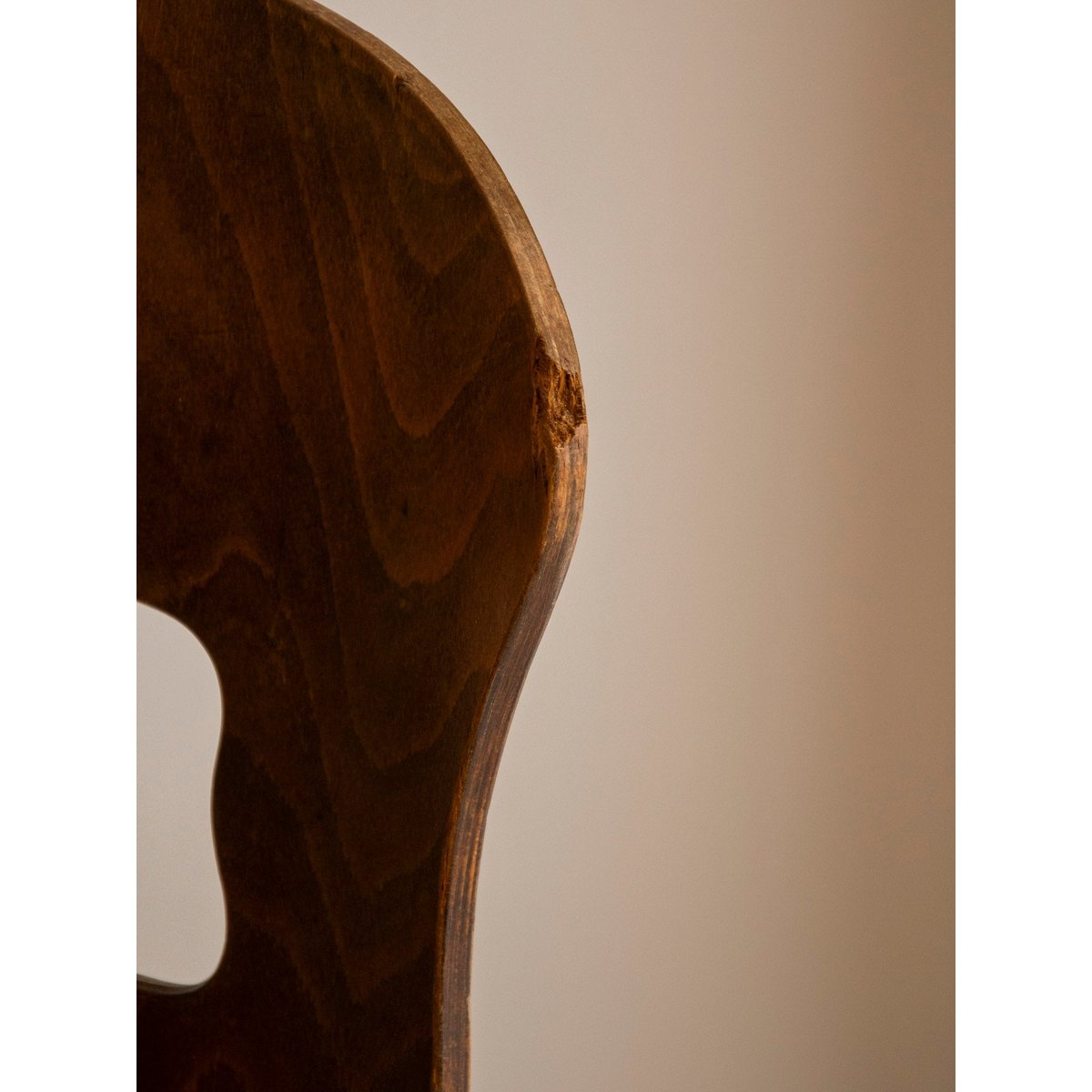 Chaise scandinave en teck Alma N°1941 - Bon état bois foncé, DEBONGOUT