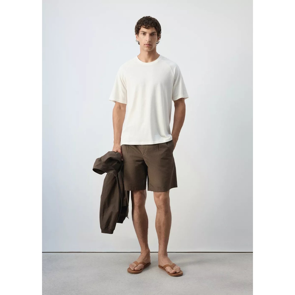 Bermuda en mélange de coton et lyocell à pinces marron, MANGO MAN