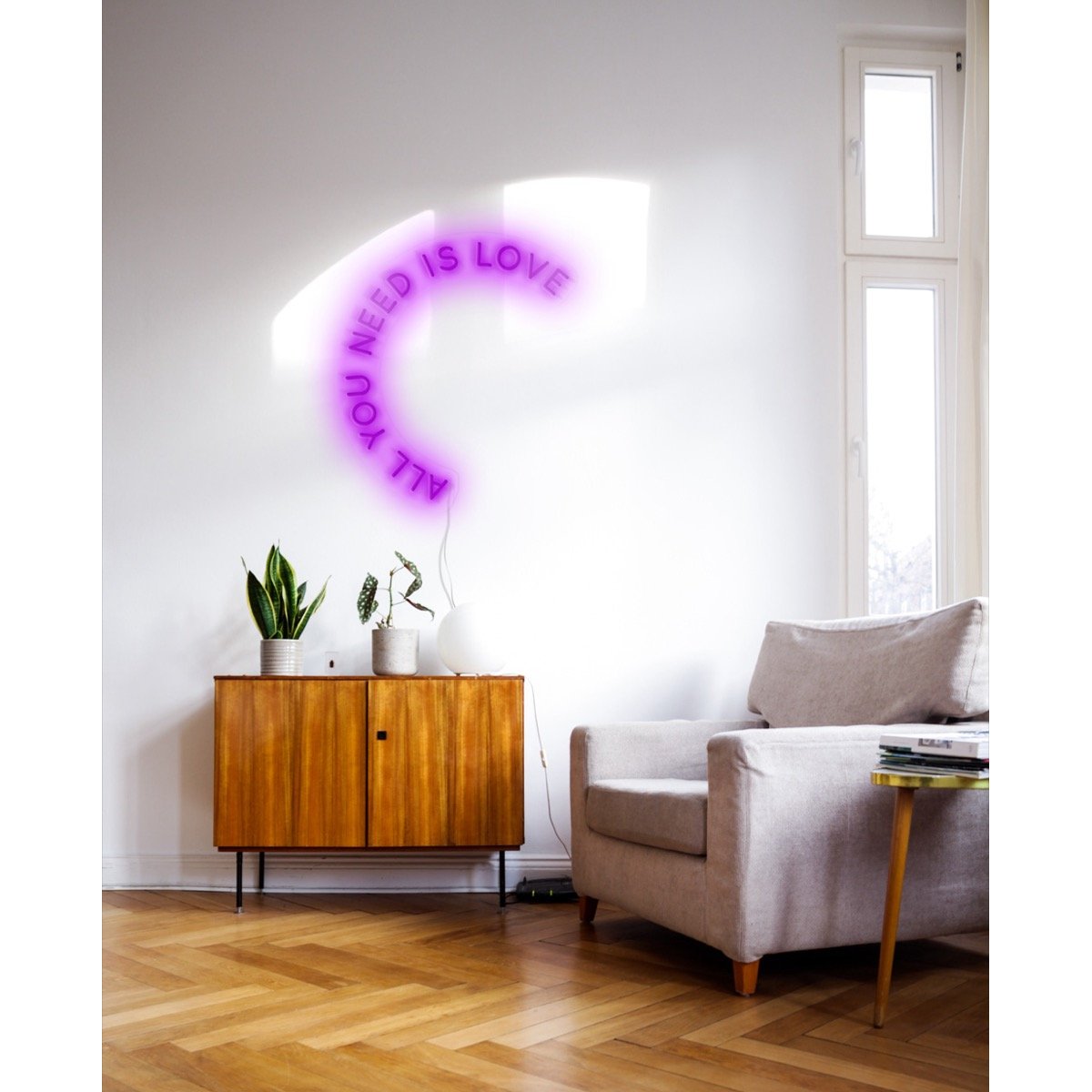Eclairage néon ALL YOU NEED IS LOVE violet, CANDYSHOCK