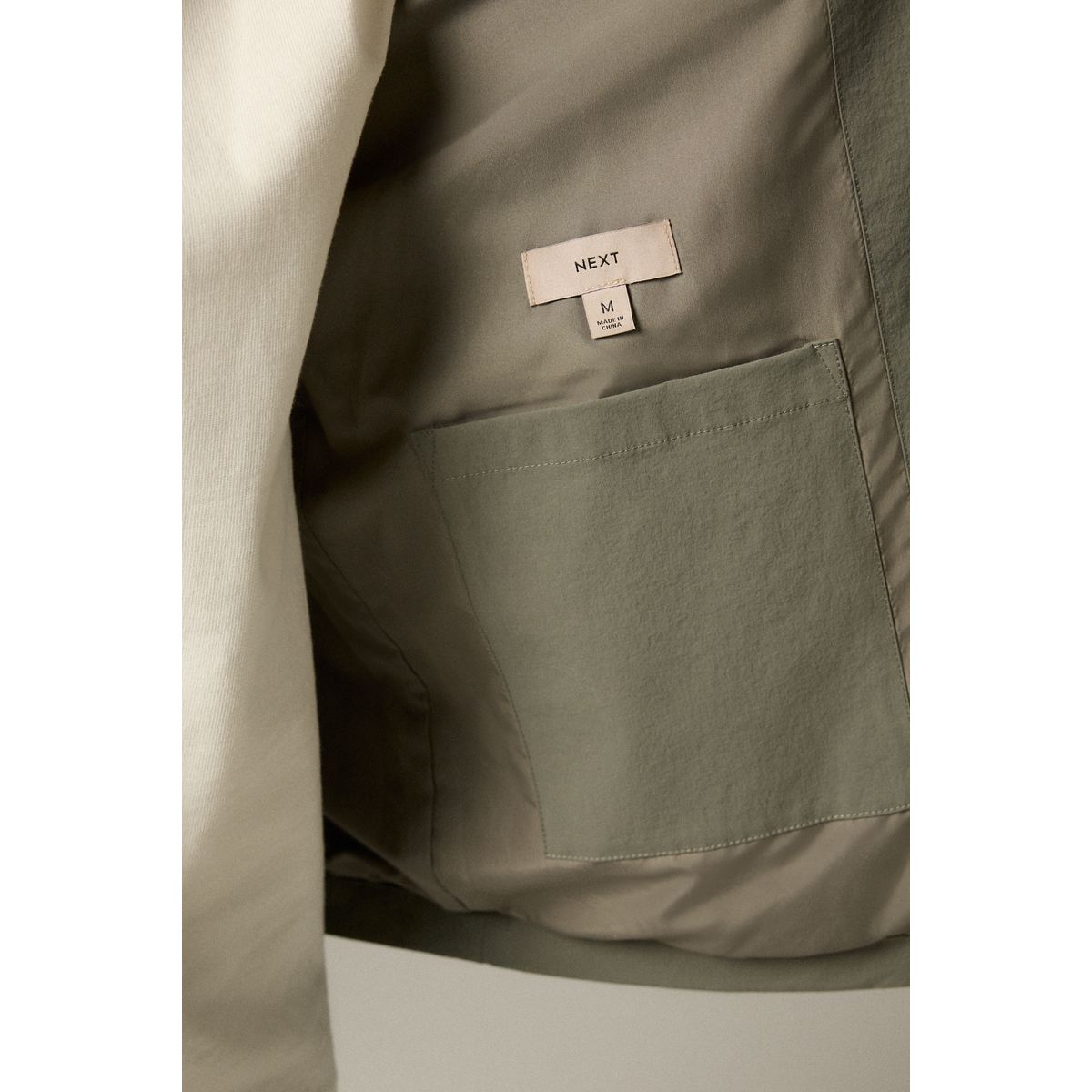 Veste-chemise en tissu technique stretch vert sauge, NEXT