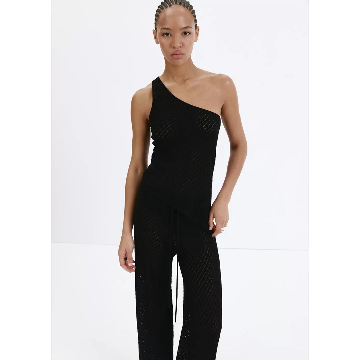 Top asymétrique en maille ajourée noir, MANGO