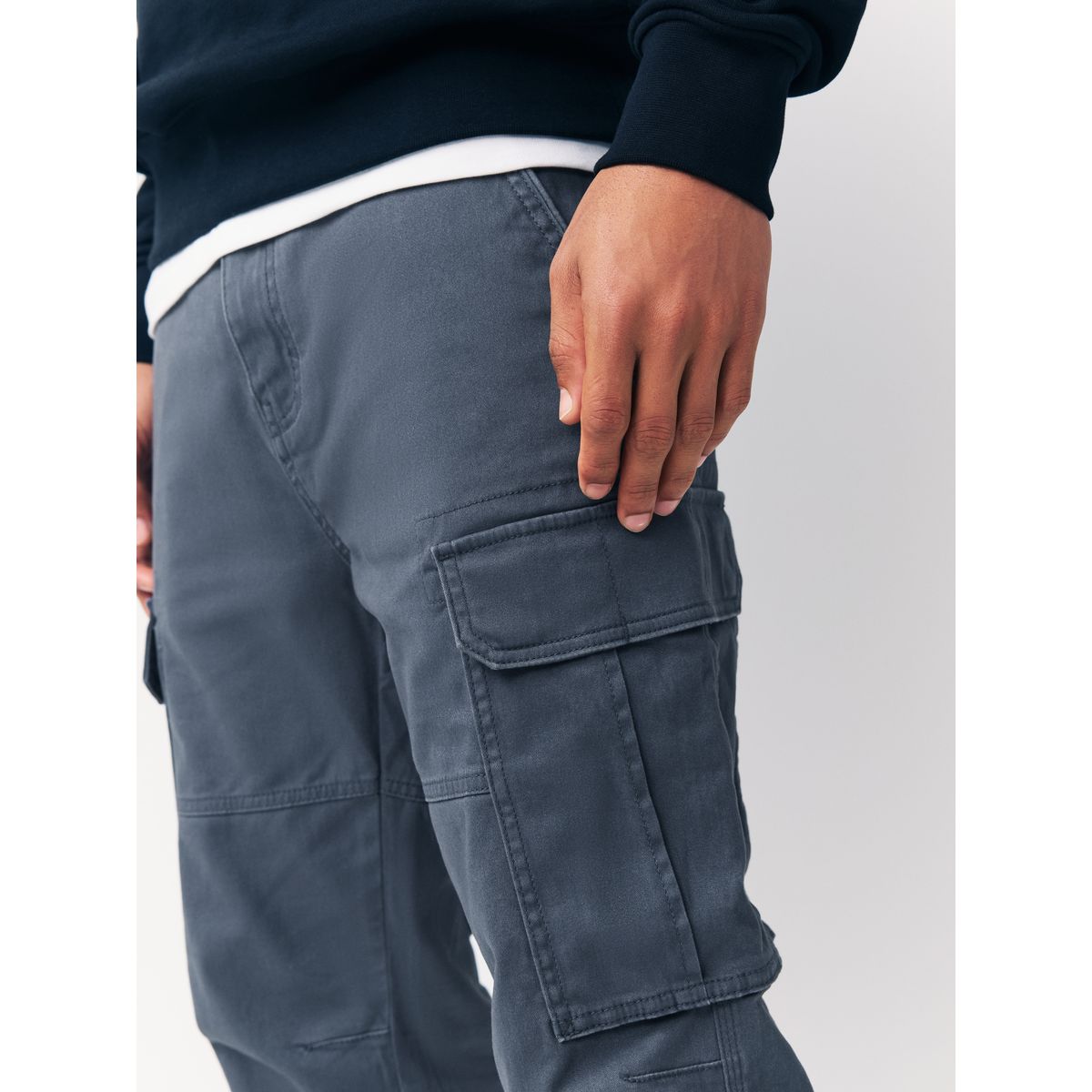 Pantalon cargo stretch en bleu, NEXT