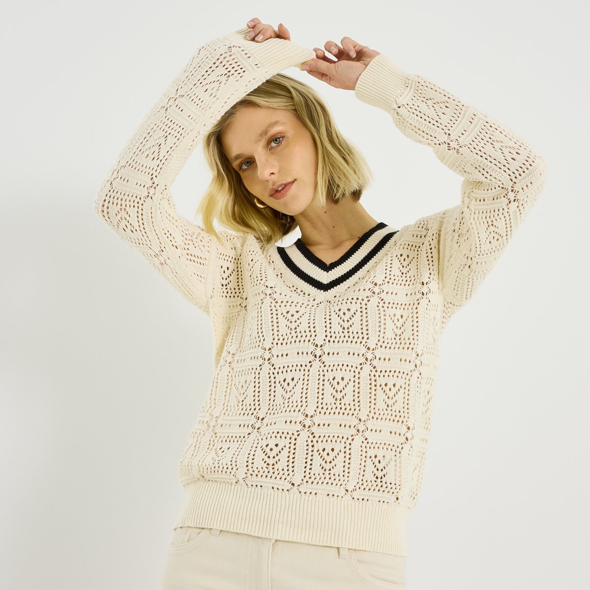 Pull en crochet à col V blanc cassé ecru, GRAIN DE MALICE
