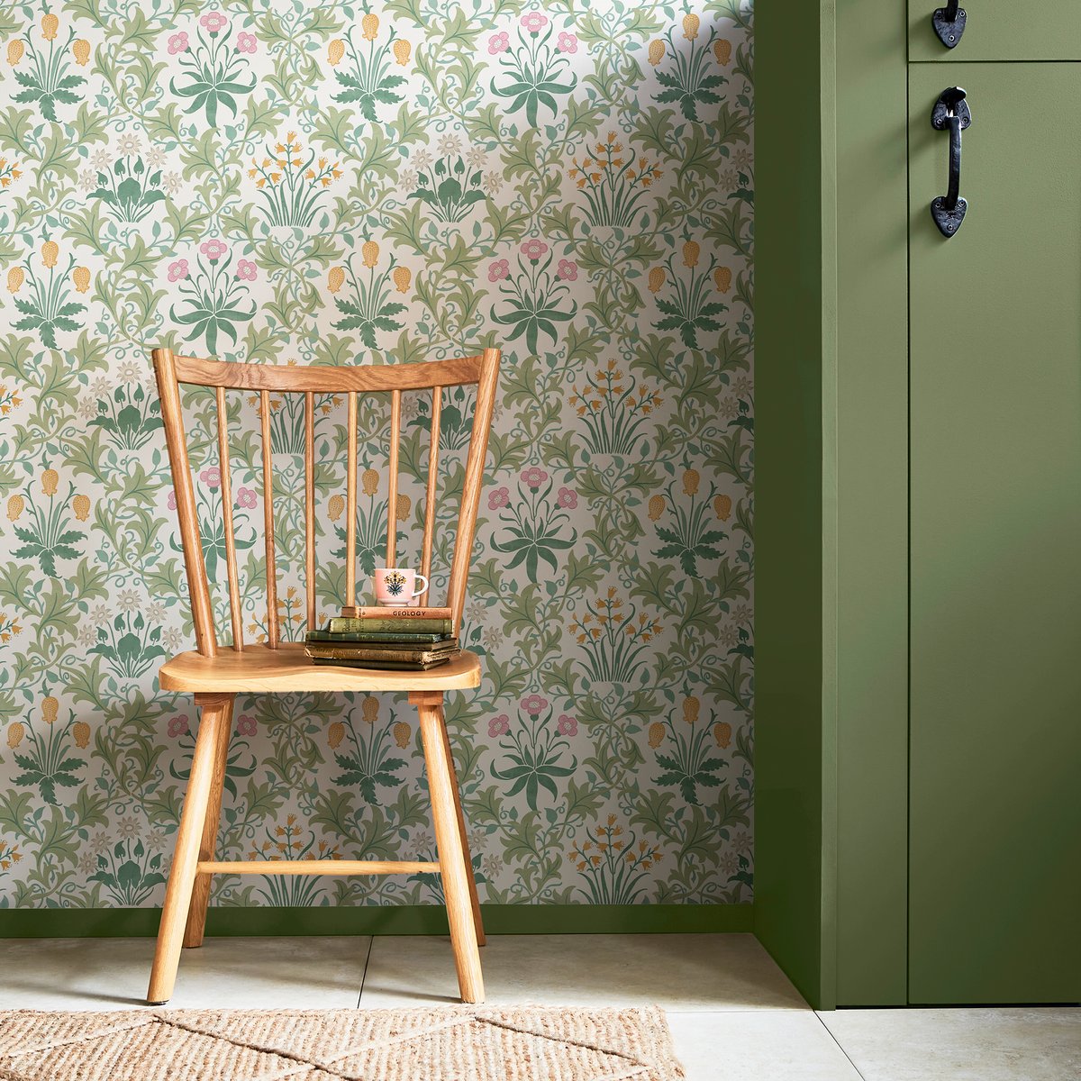 Papier peint fleuri Celandine Spring Garden vert, rose, jaune, WILLIAM MORRIS AT HOME