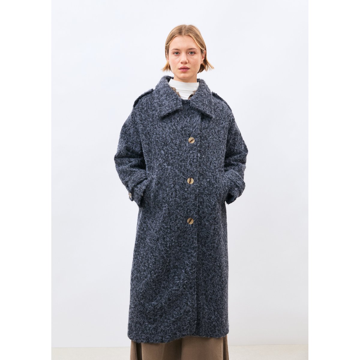 Manteau long col montant en bouclette bleu orage, HUMILITY