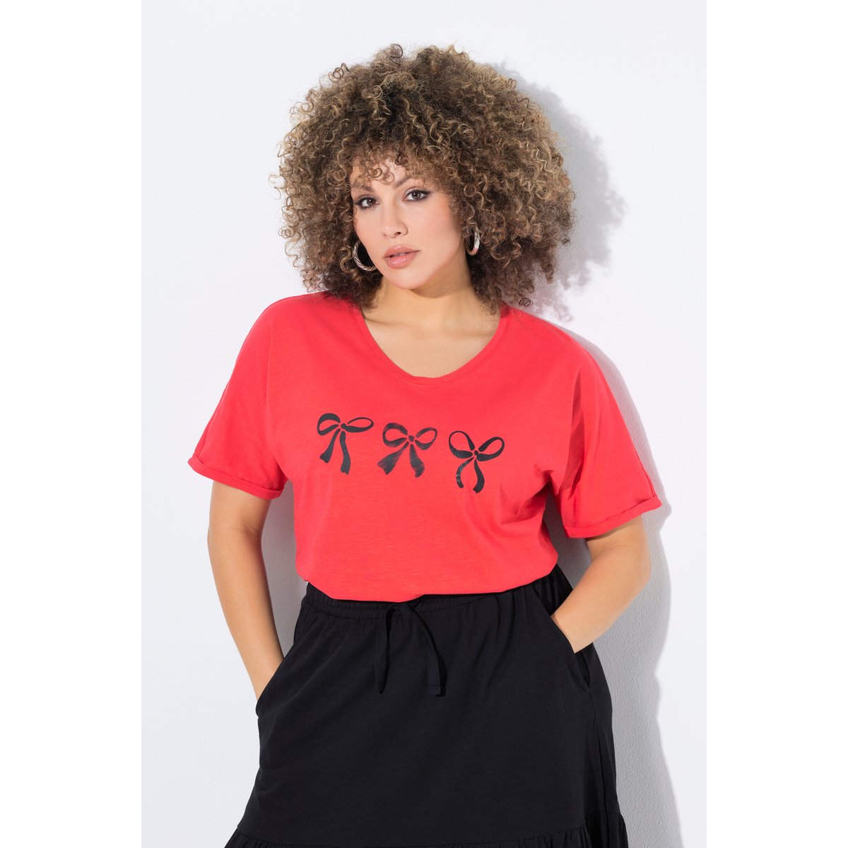 T-shirt oversize. Motif nœuds. Décolleté rouge clair, ULLA POPKEN