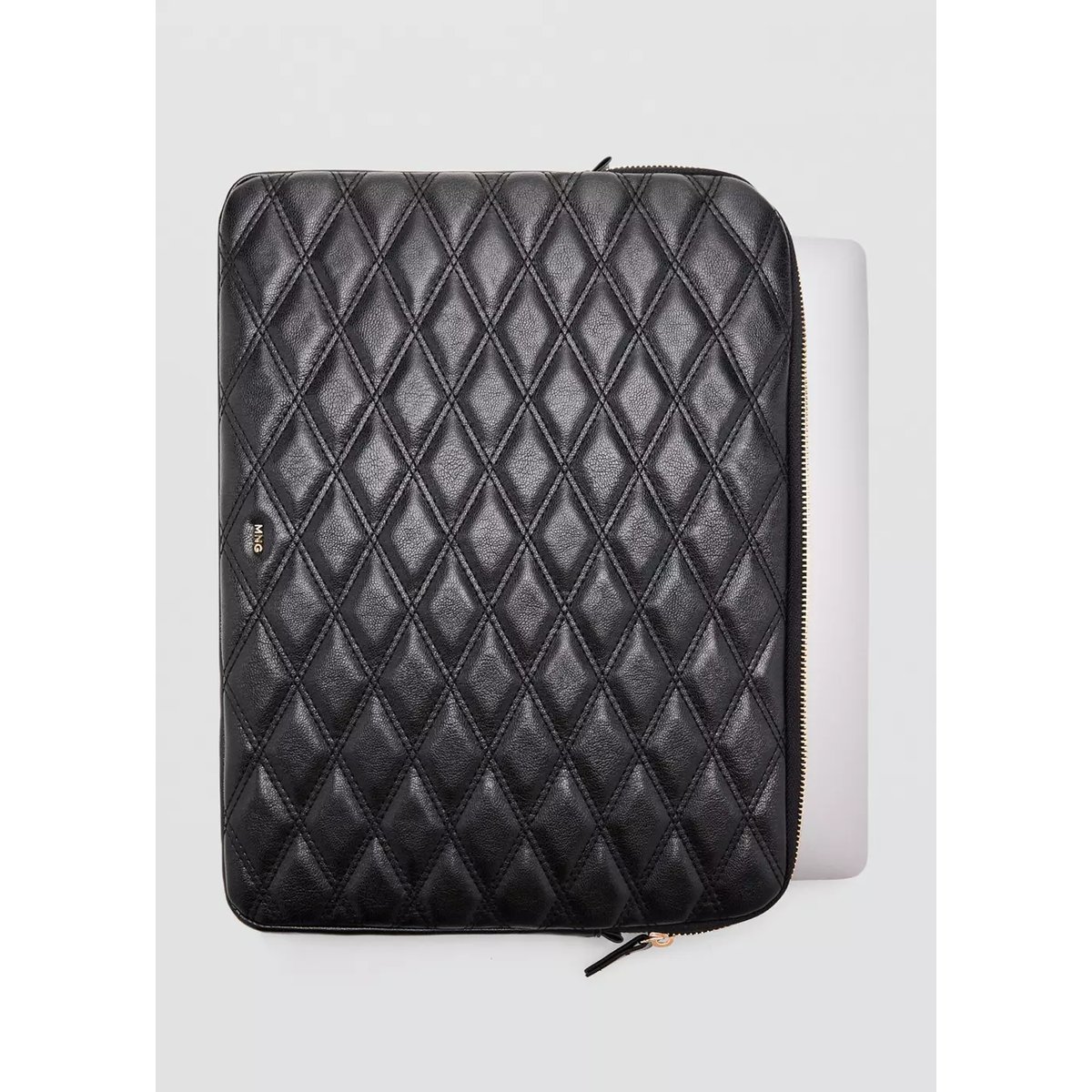 Housse matelassée simili-cuir noir, MANGO