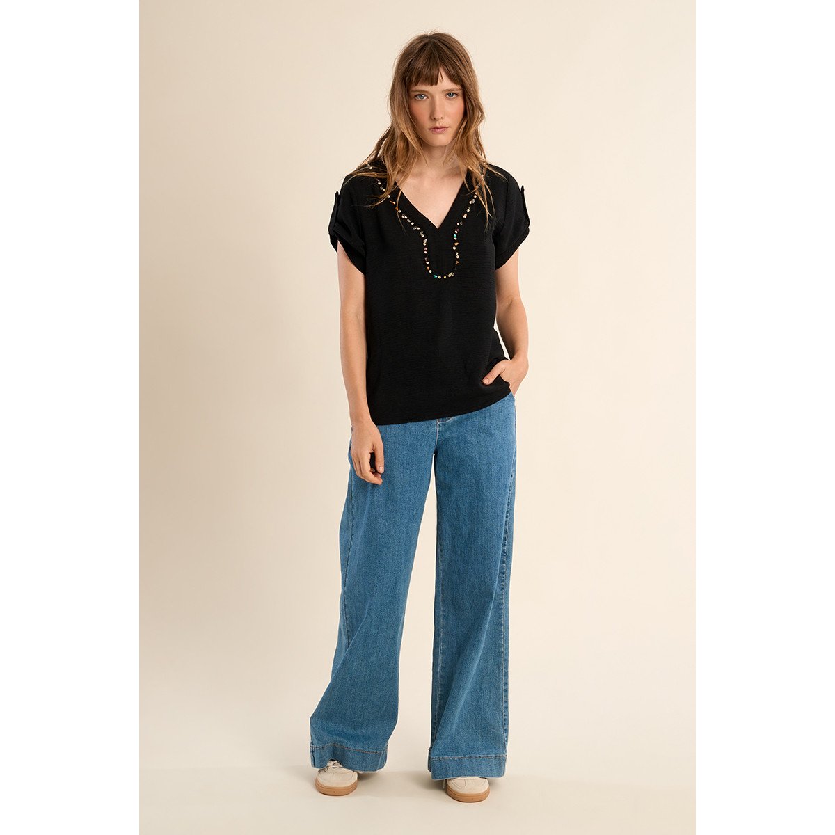 T-shirt avec col perlé noir, MOLLY BRACKEN