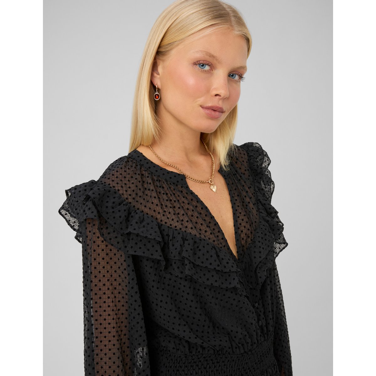 Robe courte à volants noir, BZB
