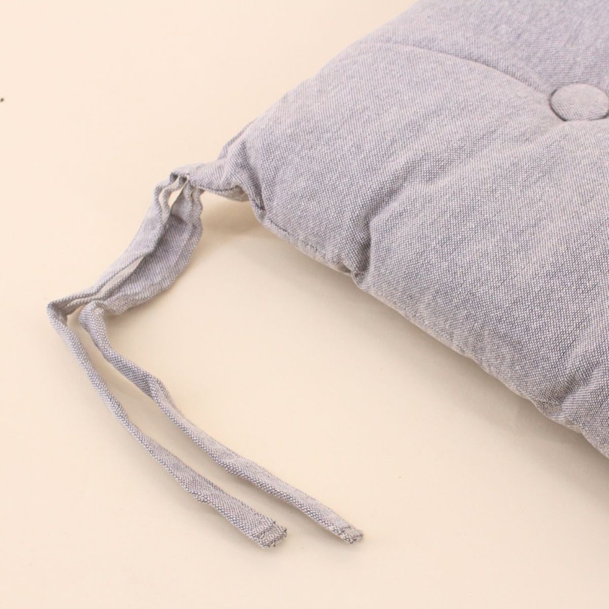 Lot de 4 galettes de chaise capitonnée gris, ORNAMI