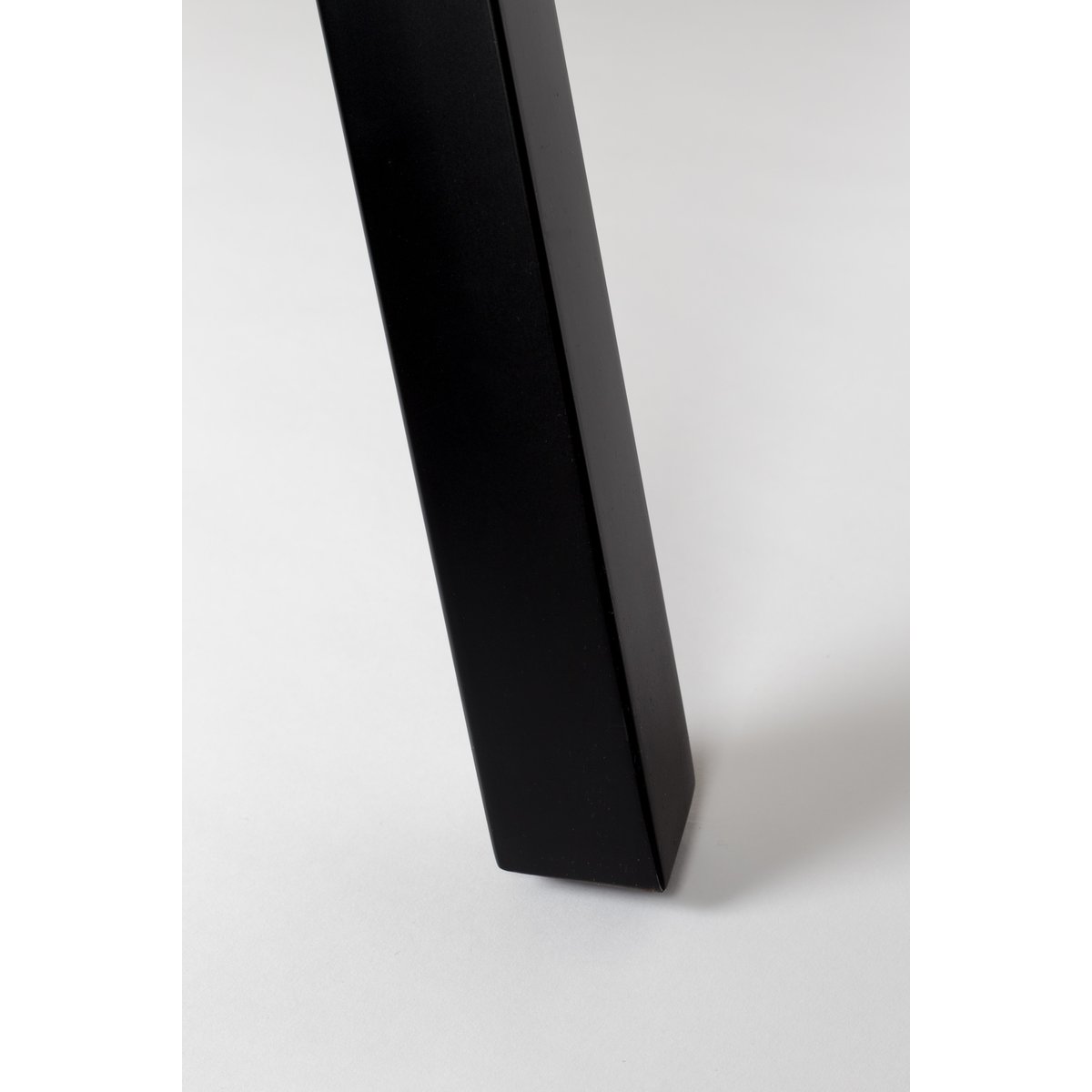 Table en bois rectangulaire 6 places Seth noir, ZUIVER
