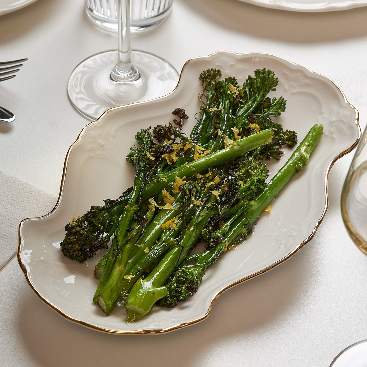 Plat à servir avec bord doré blanc et doré, BONBISTRO