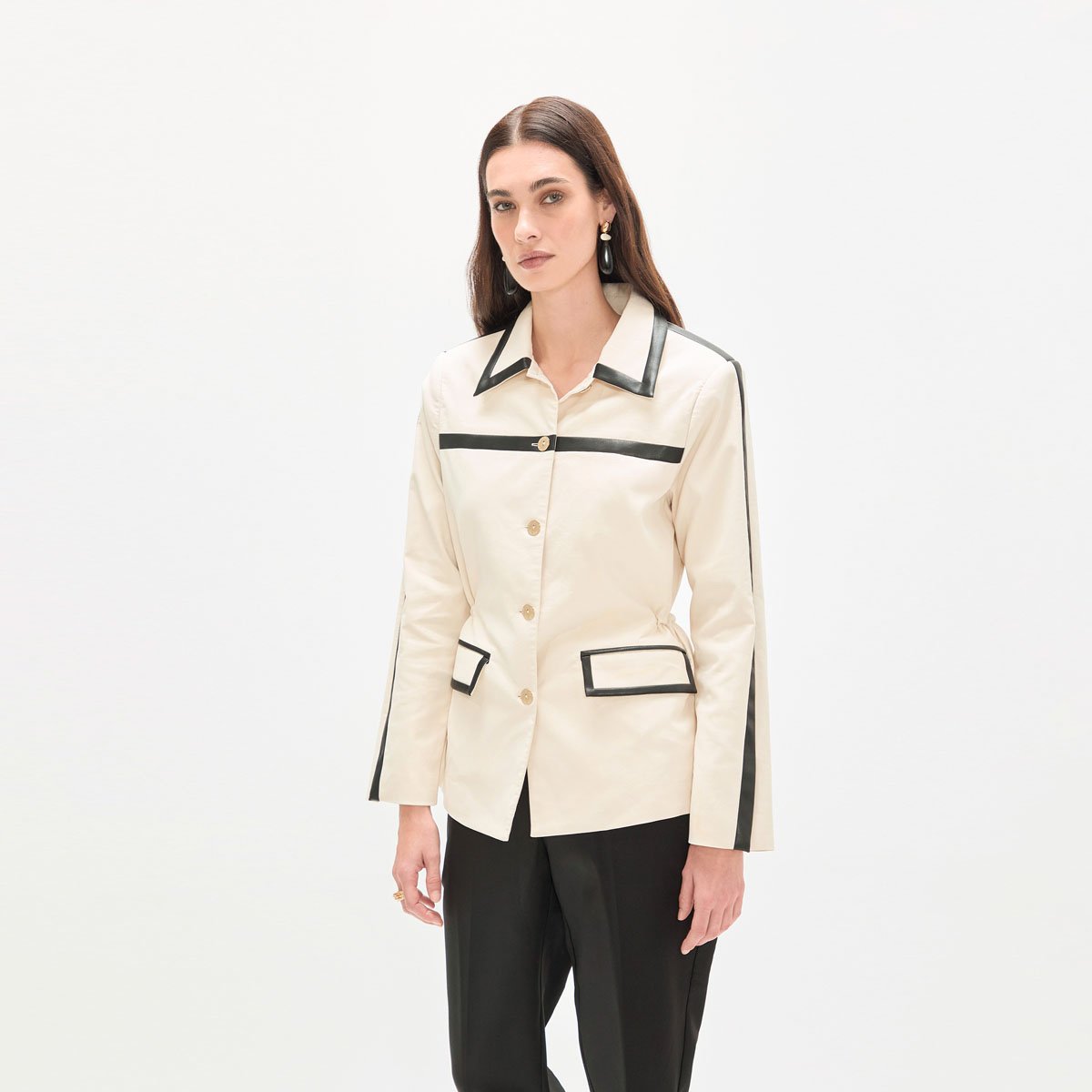 Blazer à finitions contrastées et taille ajustable ecru, LOLA CASADEMUNT