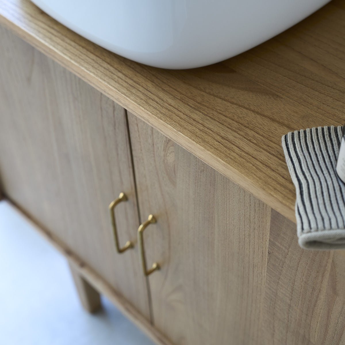 Meuble sous vasque en bois massif 135 cm FIFTIES naturel, BERAH GETAH