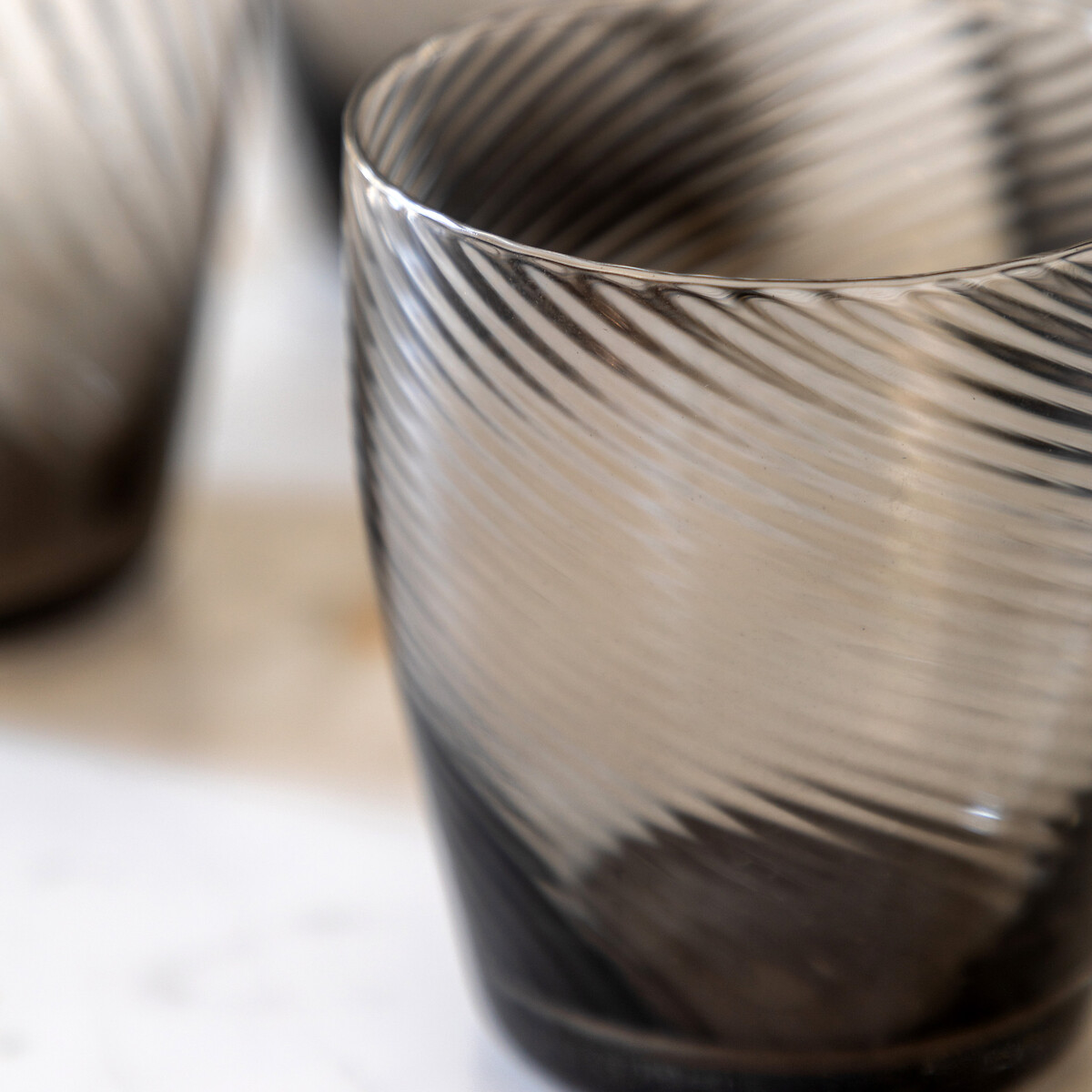 Set of 4 Vela Tumbler Glasses in Smoked Grey grey, ÉDITÉ