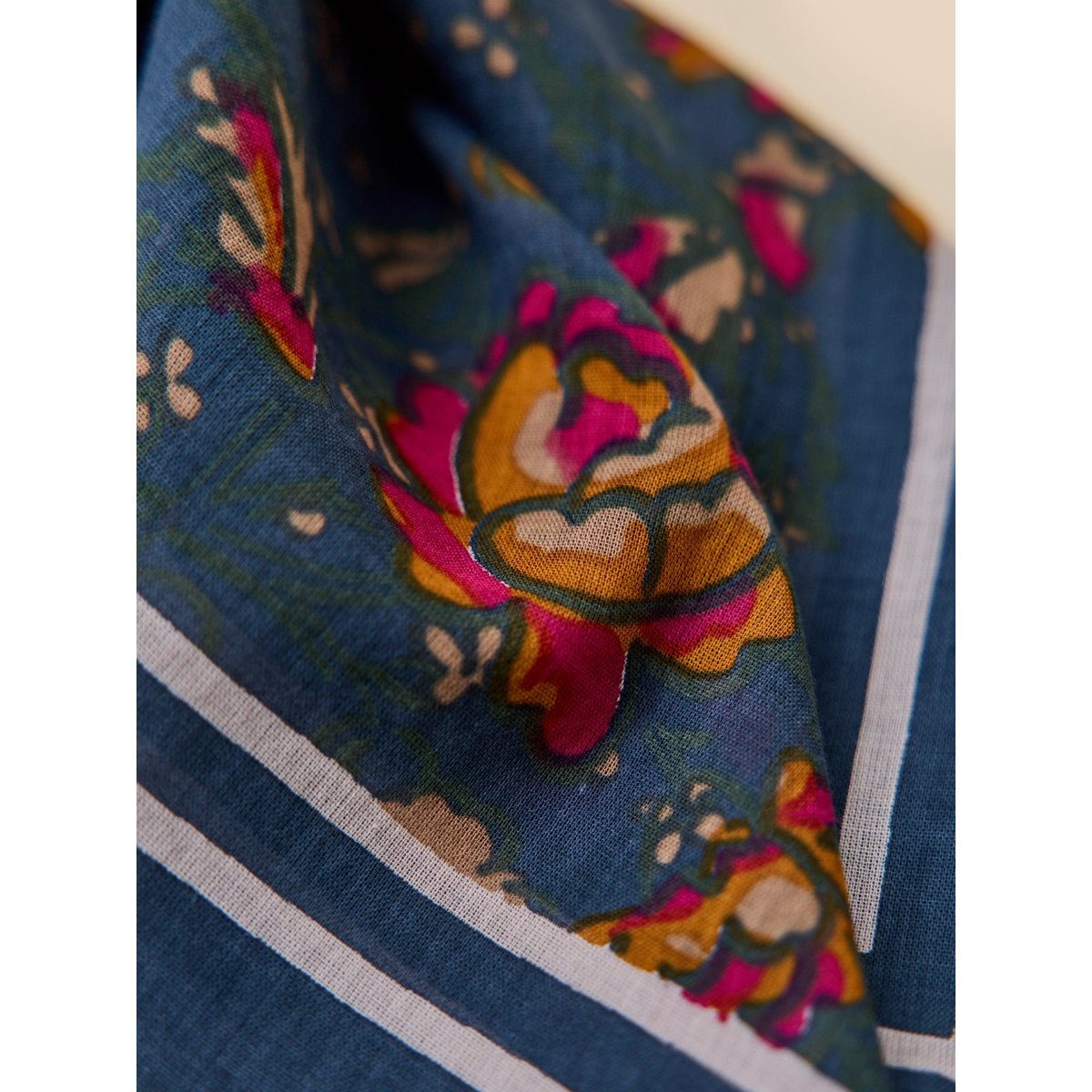 Foulard imprimé fleurs marine, CYRILLUS