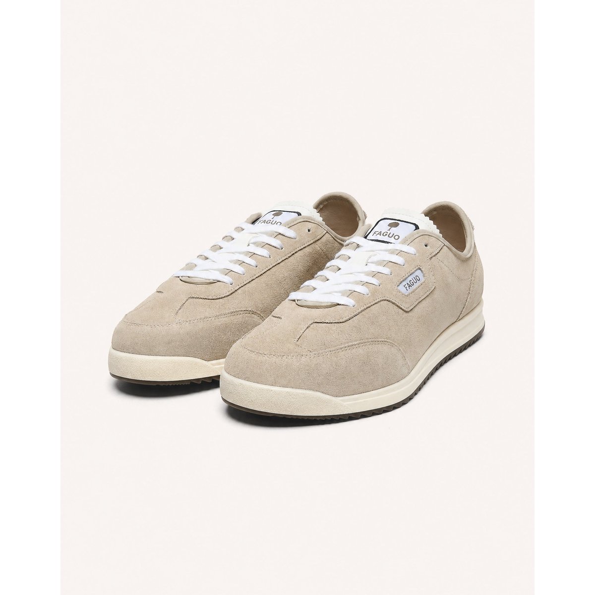 Baskets basses en cuir suédé beige, FAGUO