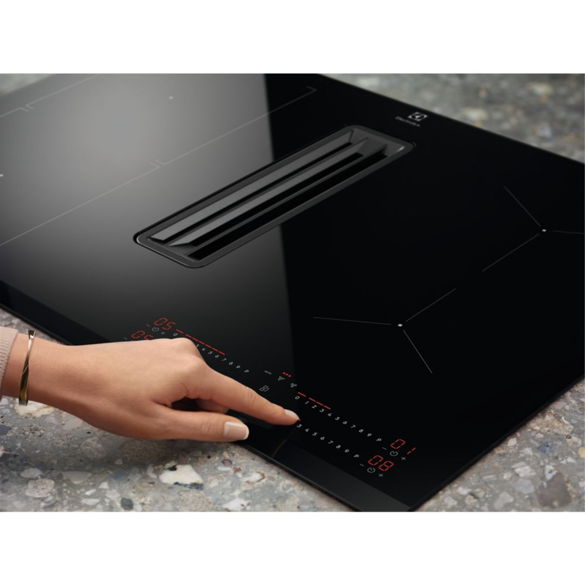 Plaque induction aspirante KCC8344 - Hotte intégrée 80cm couleur unique, ELECTROLUX