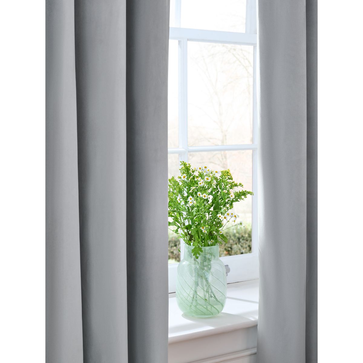 Rideaux à œillets en velours mat gris, NEXT