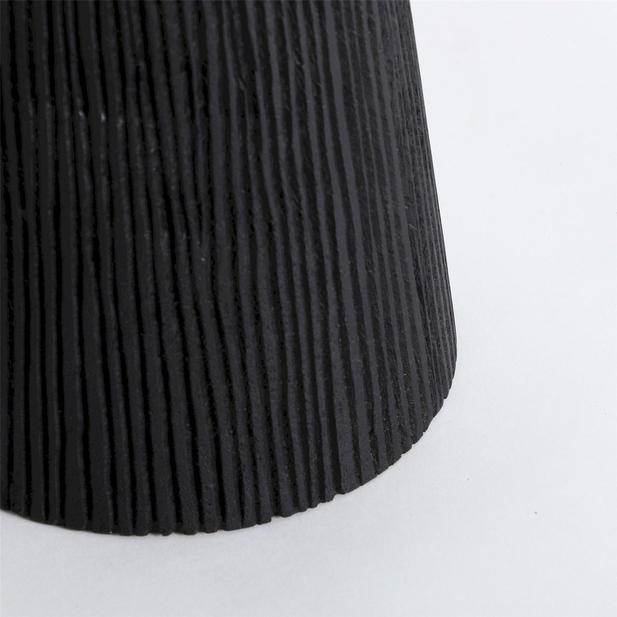 Table d'appoint sculpturale en manguier noir, RECOLLECTION